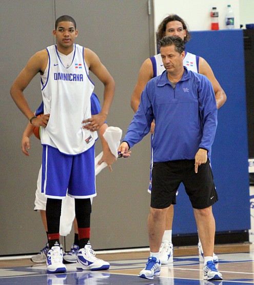 John Calipari instructs the DR squad as elite 2015 recruit Karl Towns Jr. (left) looks on. Photo by Jeff Drummond | CatsPause.com